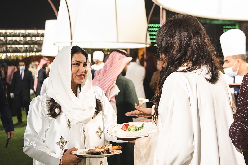 RS11392_230223_SaudiCup_DinnerUndertheStars_PaulMcMillan_0137 social ent hospitality saudi web.jpg